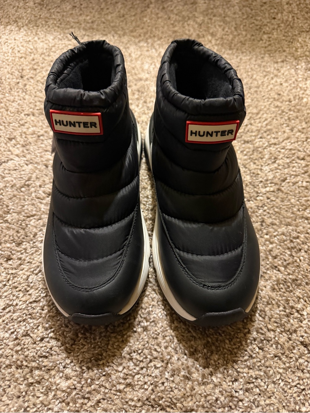 NWT Size 8 Women's Hunter Black Quilted Ankle Boots